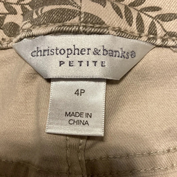 NWOT Christopher & Banks neutral leaf patterned denim capris 4P - Picture 9 of 15